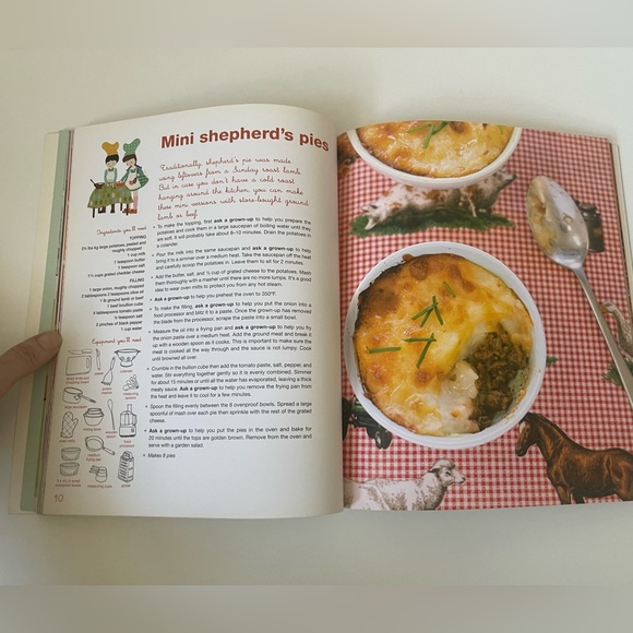 Little Kitchen: 40 Delicious & Simple Things
That Children Can Make Cookbook - Picture 5 of 9